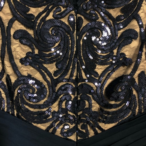 Navy blue lace gown. - Picture 8 of 8